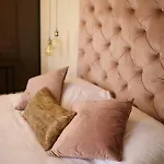 Three Pearls Deluxe &