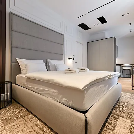 Three Pearls Deluxe & Appartement