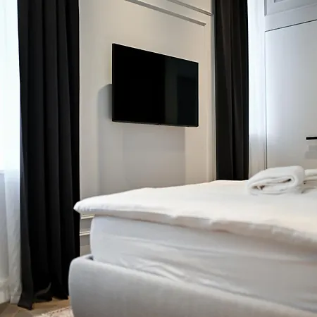 Three Pearls Deluxe Rooms&studios *