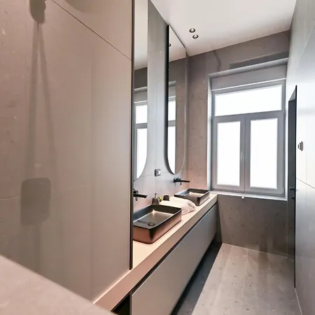 Three Pearls Deluxe Rooms&studios