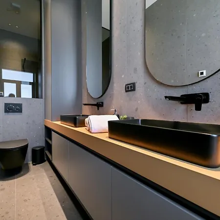 Three Pearls Deluxe & Appartement