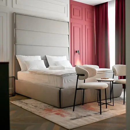 Three Pearls Deluxe & Apartament