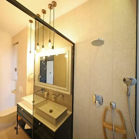 Three Pearls Deluxe & Apartament