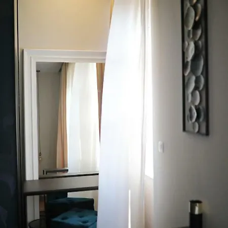 Three Pearls Deluxe & Apartament