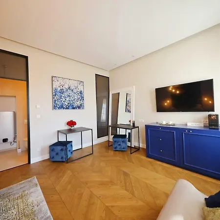 Three Pearls Deluxe & Apartament