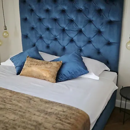 Three Pearls Deluxe & Apartament *