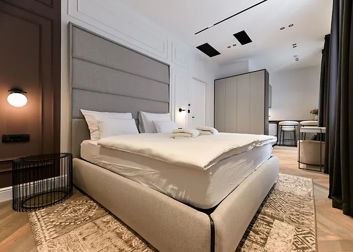 Three Pearls Deluxe & Apartman