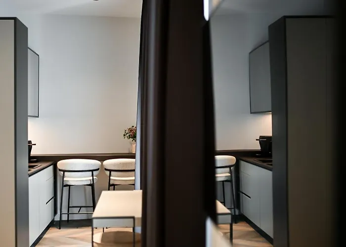 Three Pearls Deluxe &