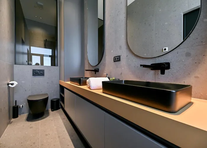 Three Pearls Deluxe & Apartment