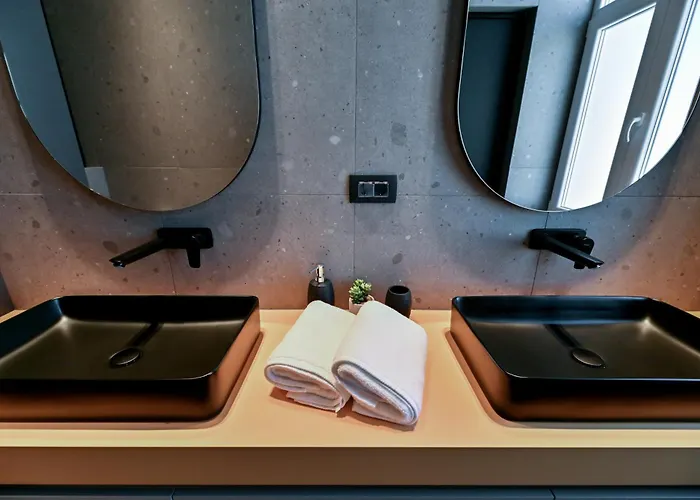 Three Pearls Deluxe & *