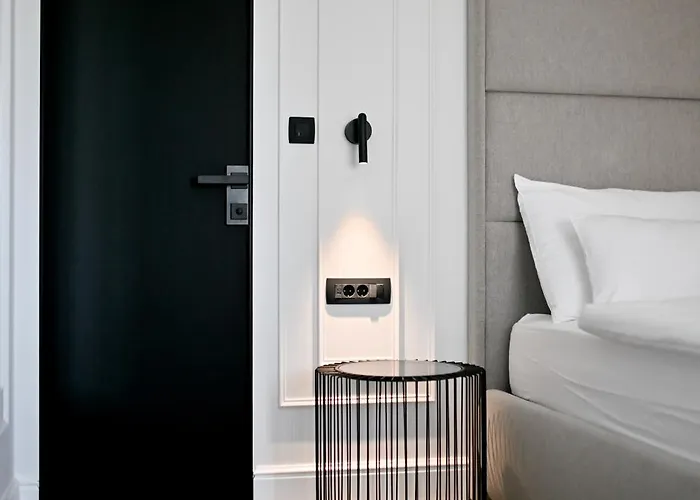 Three Pearls Deluxe &