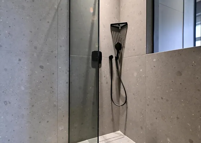 Three Pearls Deluxe & Zára