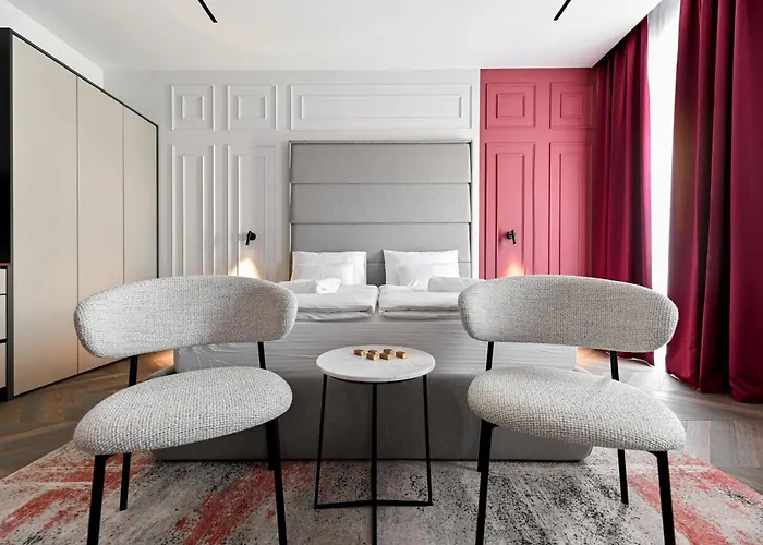 Three Pearls Deluxe & Apartman *