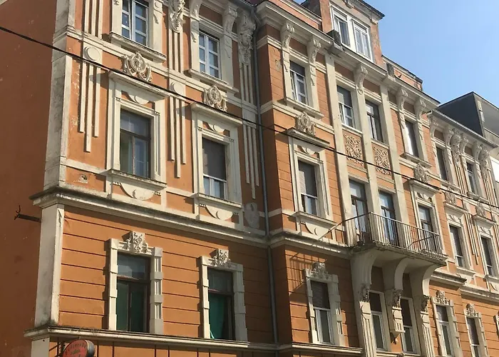 Three Pearls Deluxe & *