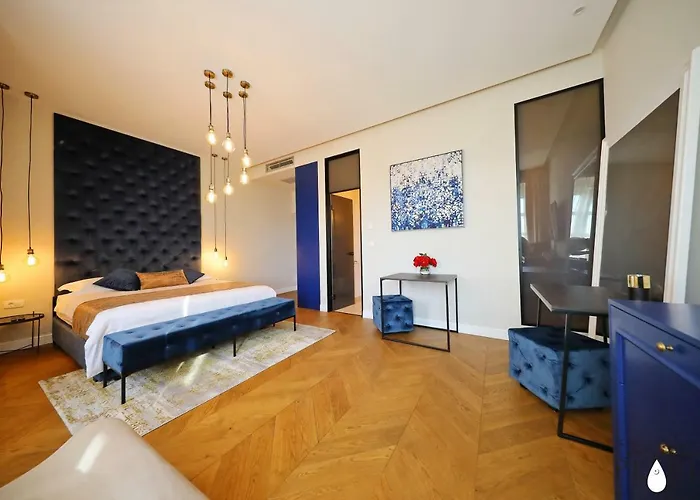 Three Pearls Deluxe & Apartment