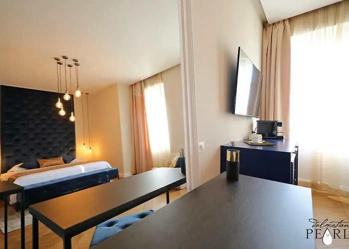 Three Pearls Deluxe &