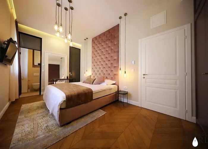 Three Pearls Deluxe & Zára