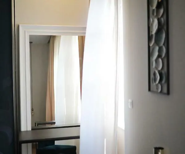 Three Pearls Deluxe & Apartman