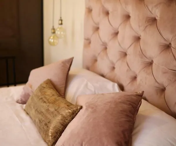 Three Pearls Deluxe &