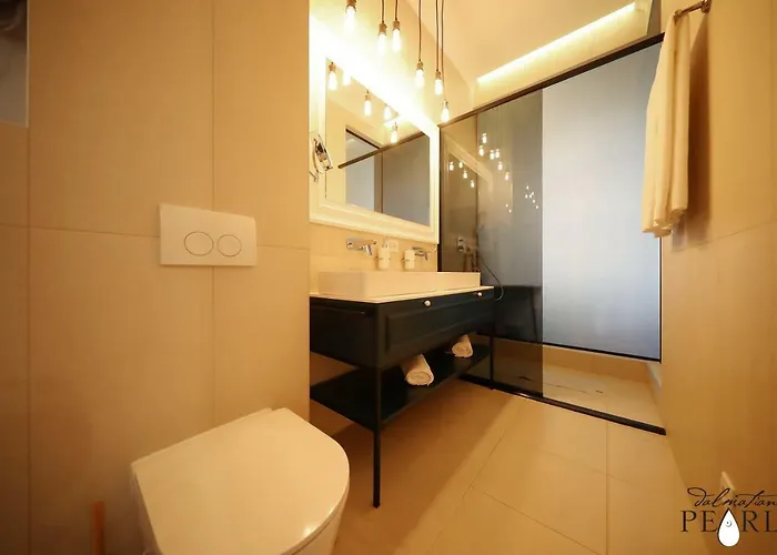 Three Pearls Deluxe & Apartman