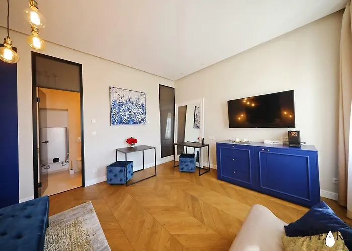 Three Pearls Deluxe & Apartment