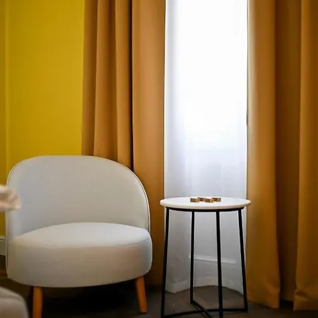 Three Pearls Deluxe & Daire