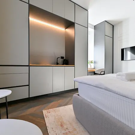 Daire Three Pearls Deluxe & *