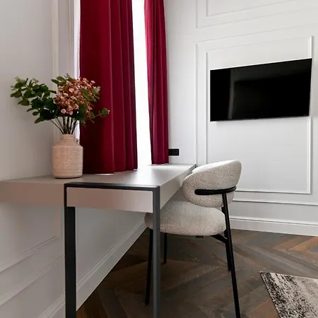 Three Pearls Deluxe & *