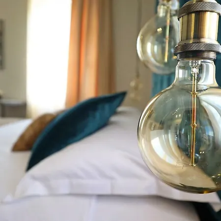 Daire Three Pearls Deluxe & *