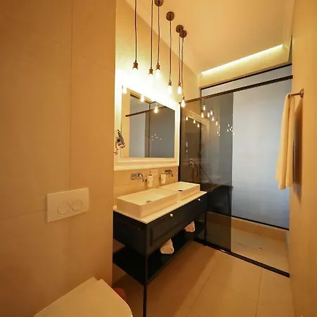 Three Pearls Deluxe & Appartement