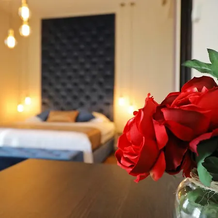 Three Pearls Deluxe & Apartment *