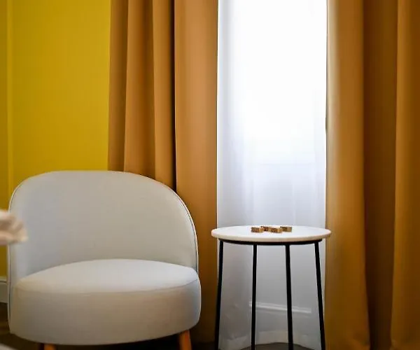 Three Pearls Deluxe & Apartment