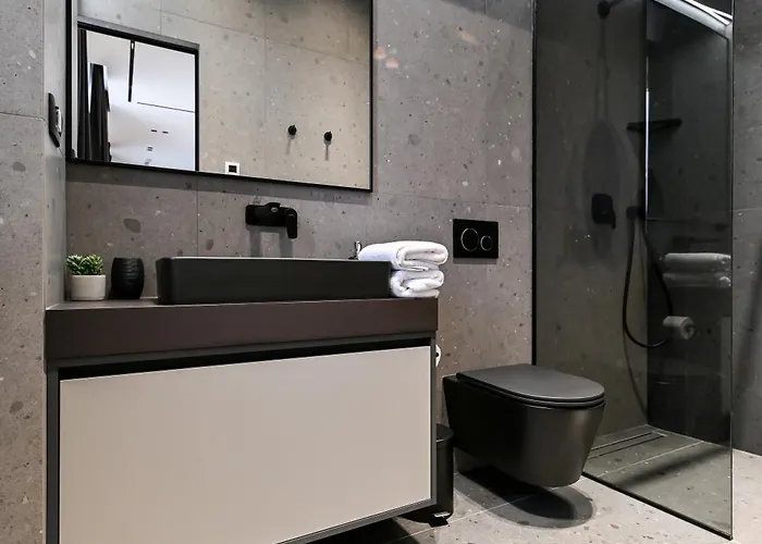 Three Pearls Deluxe &