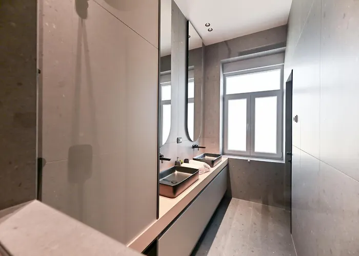 Three Pearls Deluxe &