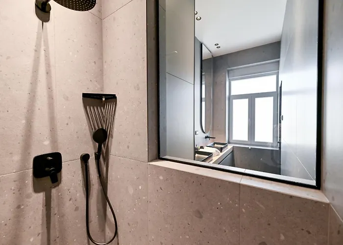 Three Pearls Deluxe & זאדאר