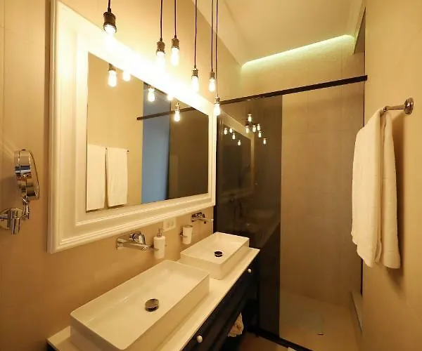 Three Pearls Deluxe & Apartment