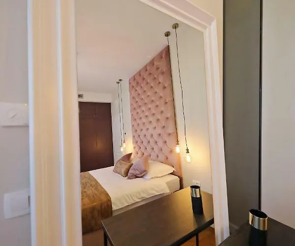 Three Pearls Deluxe &