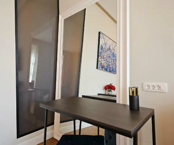 Three Pearls Deluxe & זאדאר