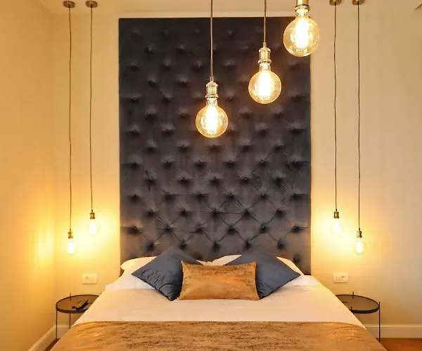 Three Pearls Deluxe & זאדאר